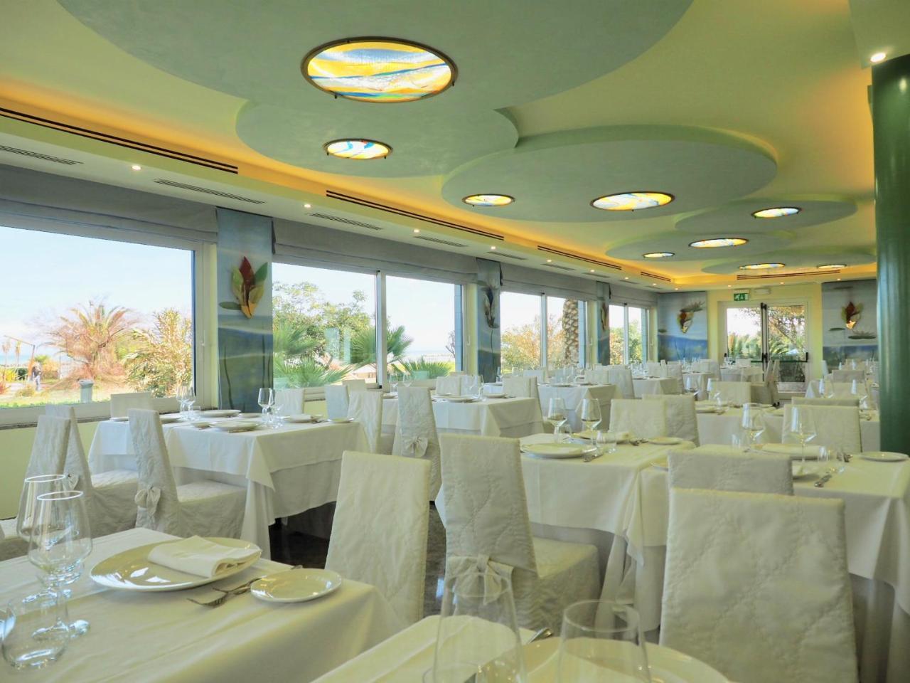 Hotel Royal Фермо Экстерьер фото