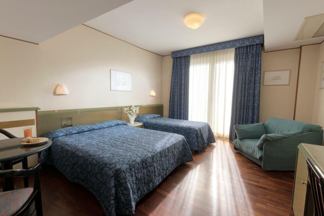 Hotel Royal Фермо Экстерьер фото