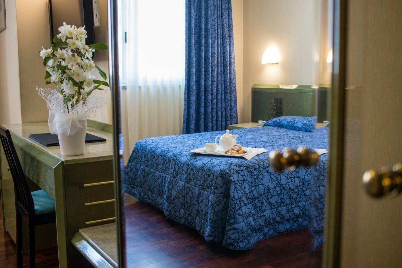 Hotel Royal Фермо Экстерьер фото