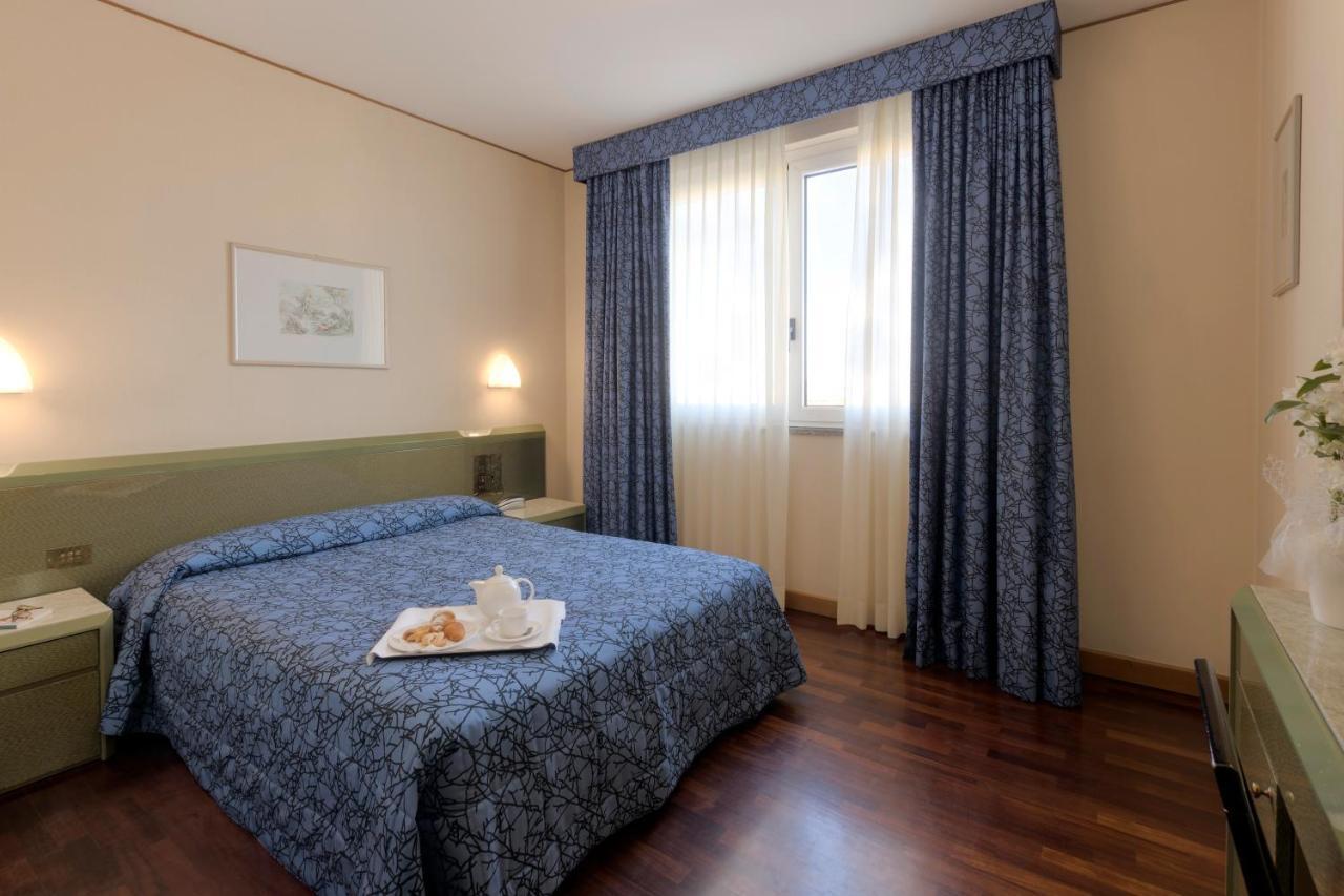 Hotel Royal Фермо Экстерьер фото